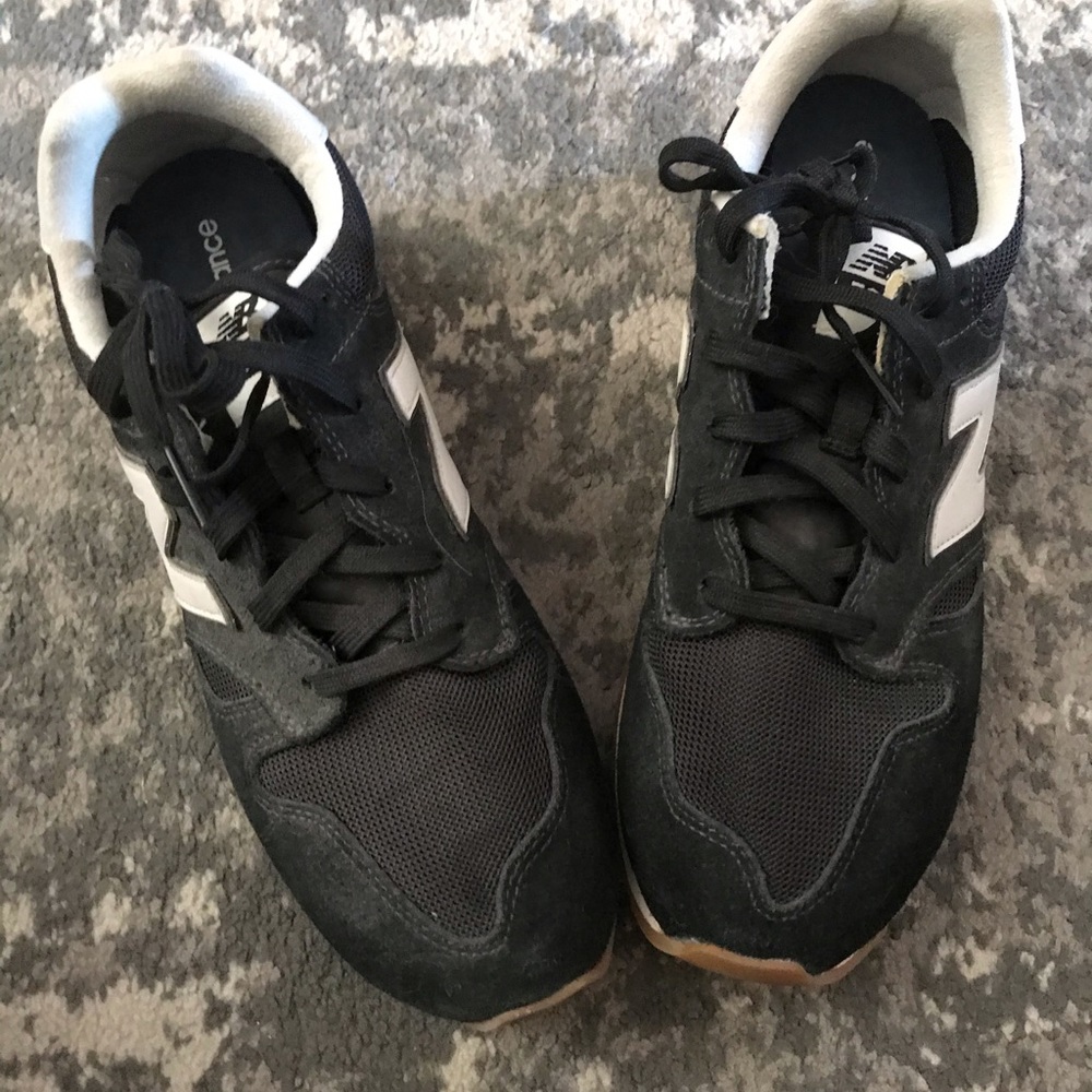 New balance tennis shoes